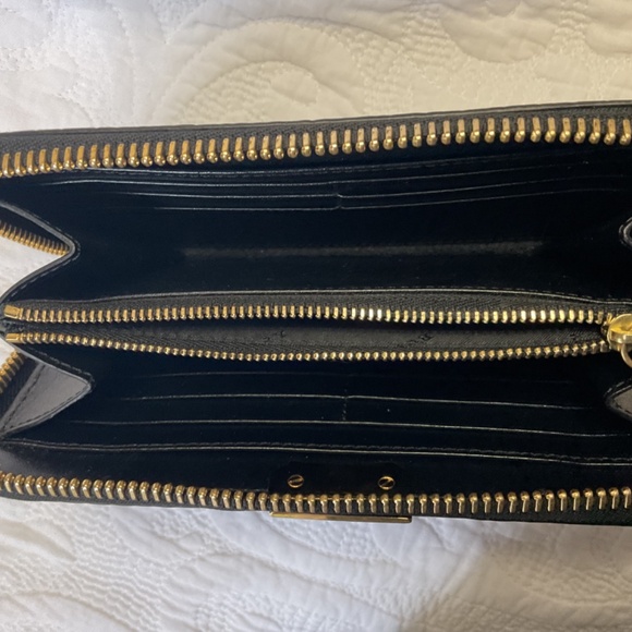 Burberry Embossed Check Signature wallet - Picture 15 of 16